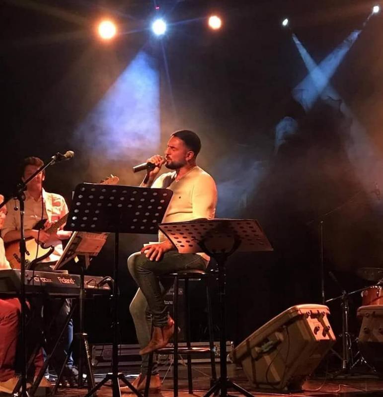 GUSTAVO SANTILLAN - CANCION: YOU´VE GOT A FRIEND CON LA BANDA.