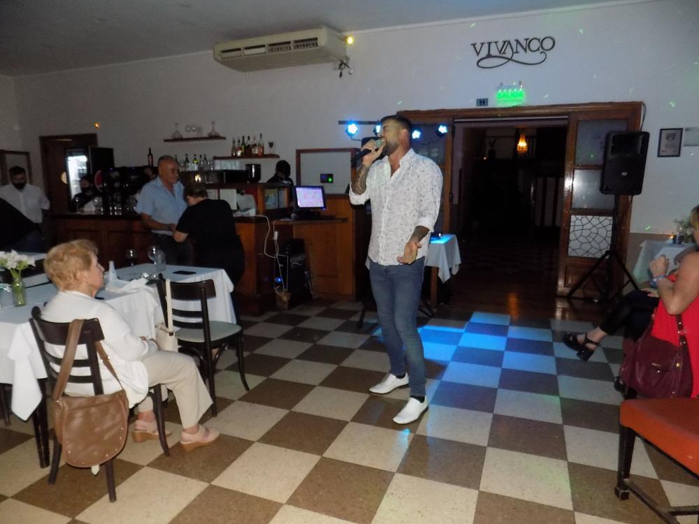 FOTOS SHOW GUSTAVO SANTILLAN EN ¨VIVANCO¨