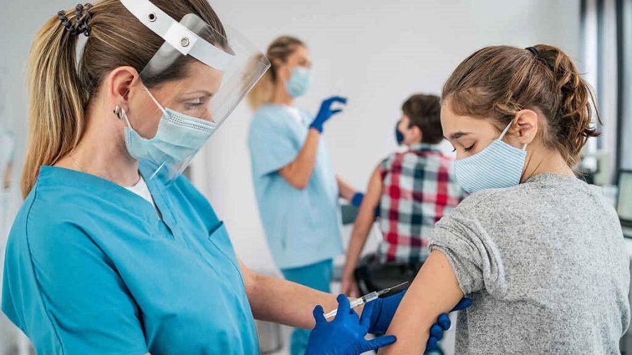 Salud aprobó la aplicación de la dosis de refuerzo para adolescentes