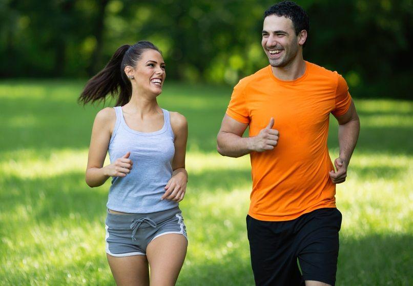 Cuándo y cómo retomar con la actividad física después de recibir la vacuna para la COVID-19