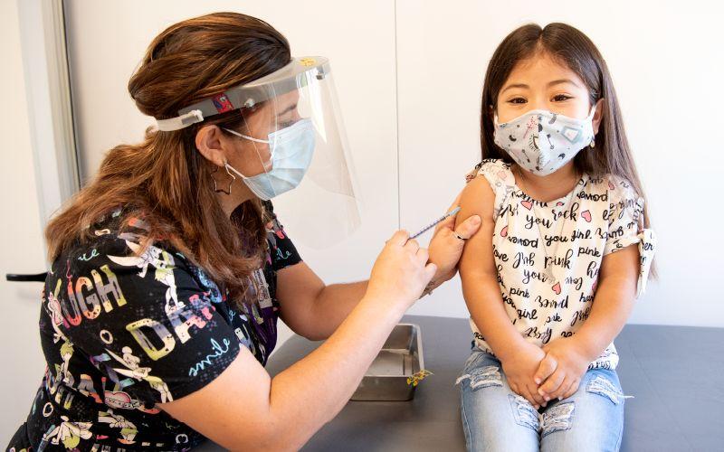 La importancia de vacunar contra la COVID-19 a pacientes con enfermedades poco frecuentes