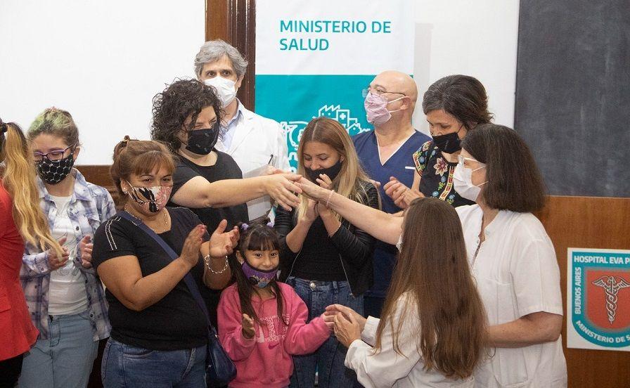Salud distribuye audífonos para niñas y niños y adquiere equipos para la pesquisa neonatal auditiva