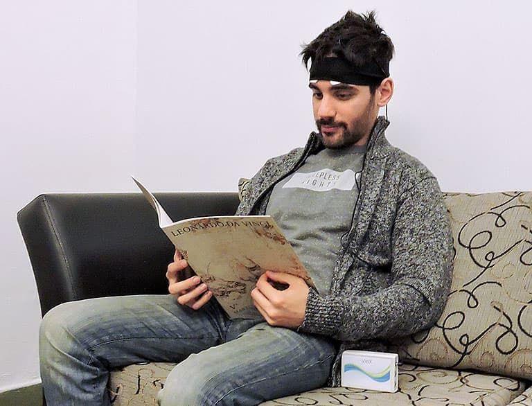 Desarrollan una vincha para tratar la migraña, capaz de reducir el dolor hasta un 75%