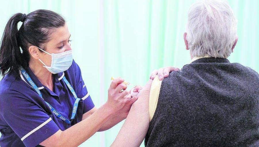 COVID-19: El segundo refuerzo de la vacuna aumenta más la protección