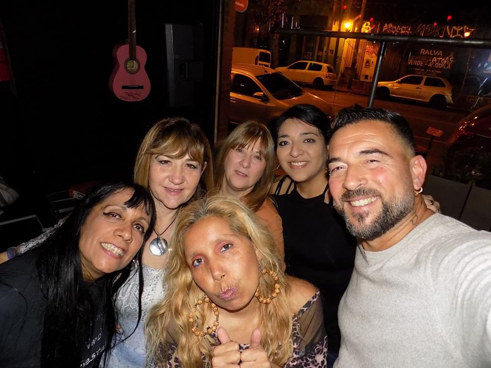 FOTOS SHOW GUSTAVO SANTILLAN EN ¨VICTORIA PUB¨