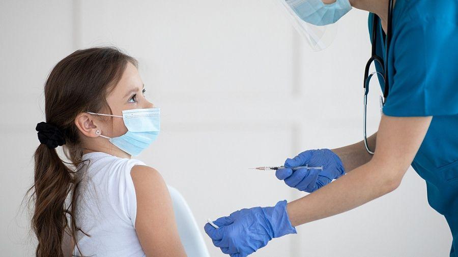 Acuerdan iniciar la vacunación de refuerzo COVID-19 en la población de 5 a 11 años
