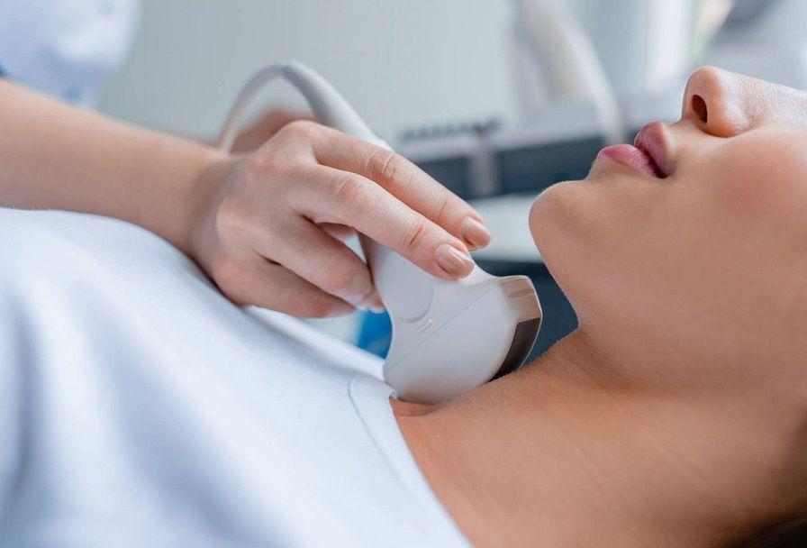 Los efectos de la COVID-19 en la tiroides siguen presentes después de un año