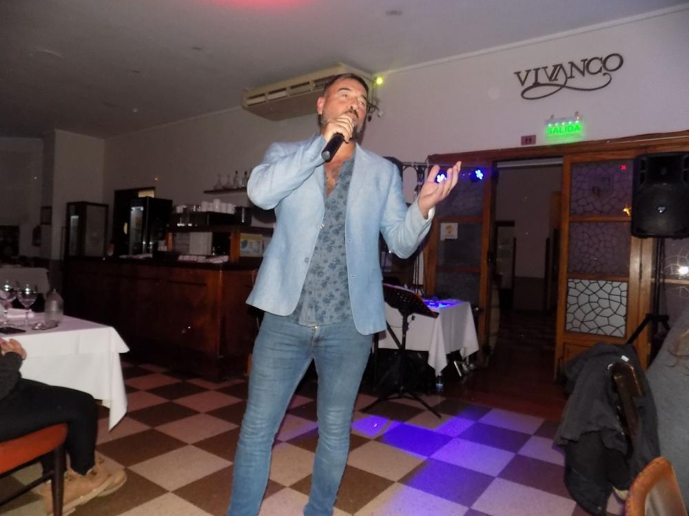 FOTOS SHOW GUSTAVO SANTILLAN EN ¨VIVANCO¨