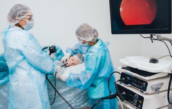 La toma de biopsias durante la endoscopia es clave en el diagnóstico de patologías digestivas