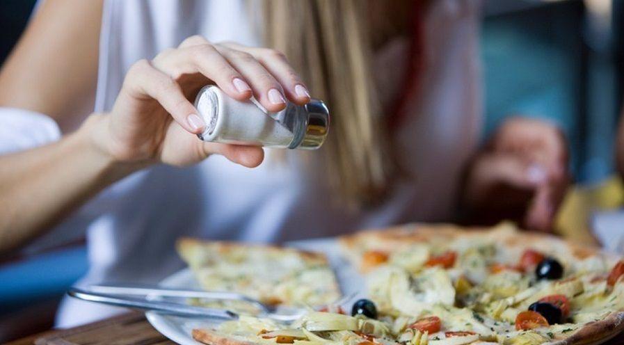 El exceso de sal en la dieta se relaciona con mayor riesgo de muerte prematura