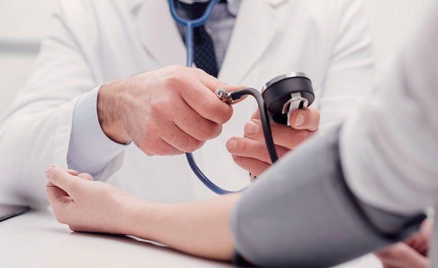 La hipertensión aumenta el riesgo de enfermedad más grave por COVID-19
