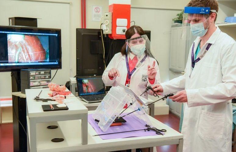 El área de Simulación Quirúrgica del Garrahan fue premiada entre 52 países del mundo