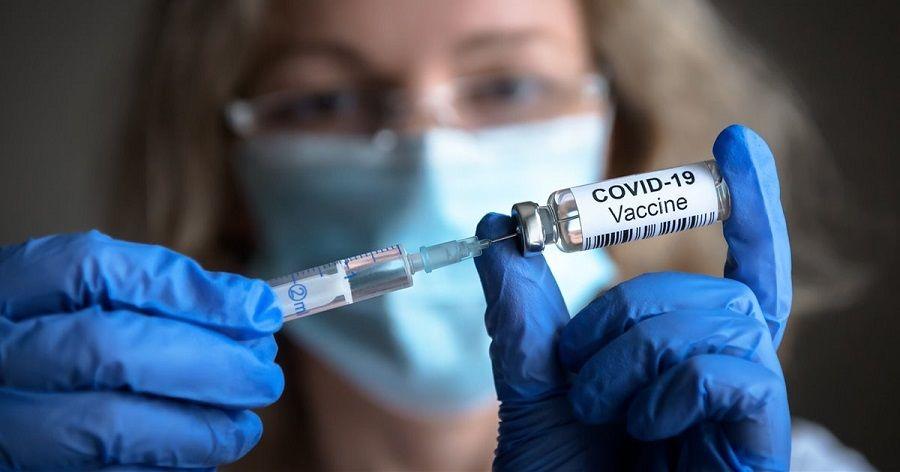 COVID-19: Las nuevas vacunas diseñadas para Ómicron estarán listas en los próximos días