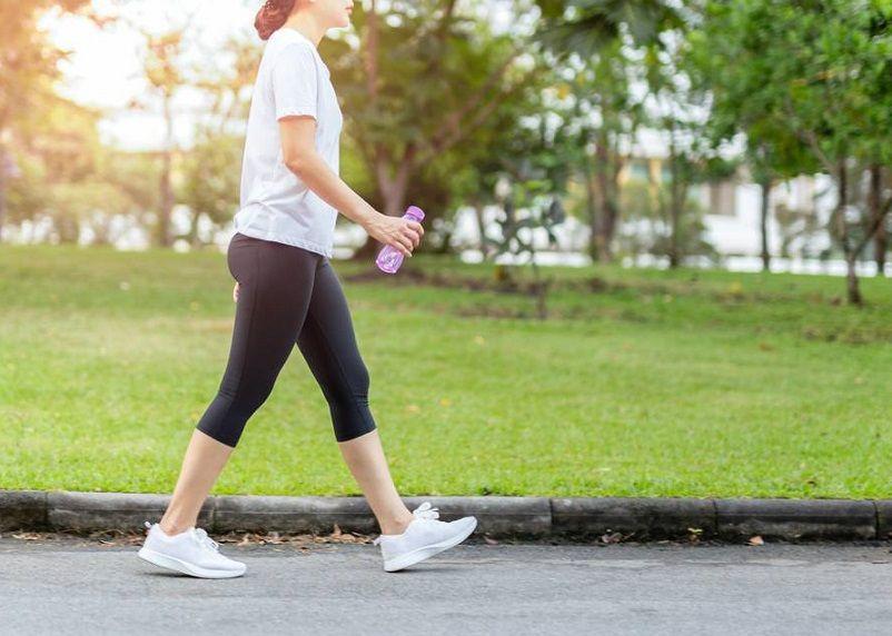 Una caminata de solo 2 minutos ayuda a reducir el nivel de azúcar en la sangre