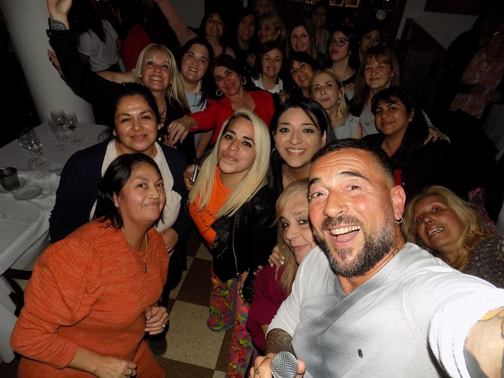 FOTOS SHOW GUSTAVO SANTILLAN EN ¨VIVANCO¨ DIA DEL MAESTRO.