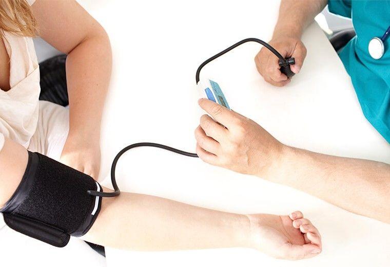 Estudio: Una de cada ocho personas sufre picos de presión arterial durante el sueño