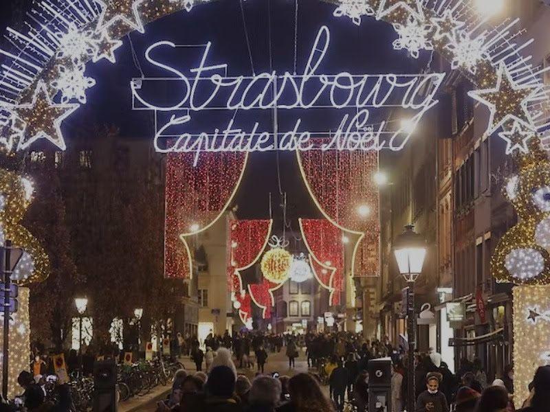 Francia prohíbe venta de crucifijos en próxima feria de Navidad