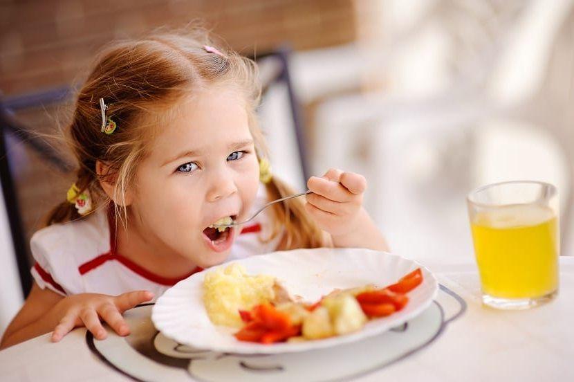 La importancia de una alimentación adecuada en el tratamiento de niños con enfermedades crónicas