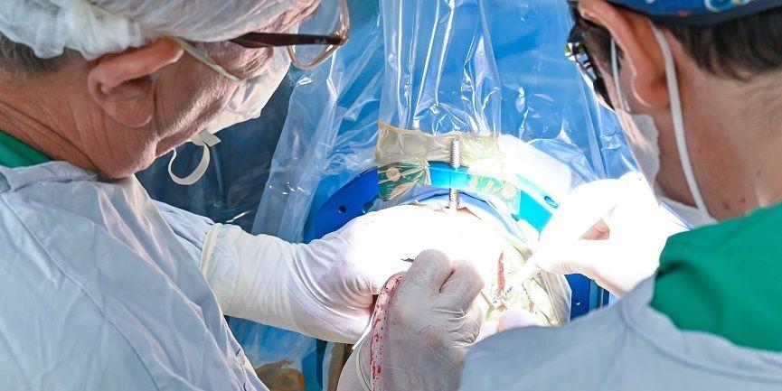 San Isidro: Exitosa cirugía de Parkinson para mejorar síntomas de la enfermedad
