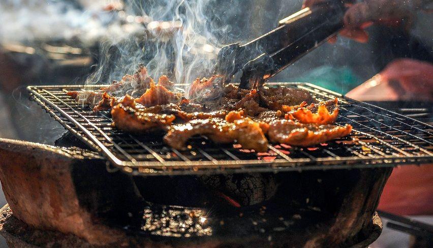 Los riesgos de cocinar en parrillas, hornos y barbacoas