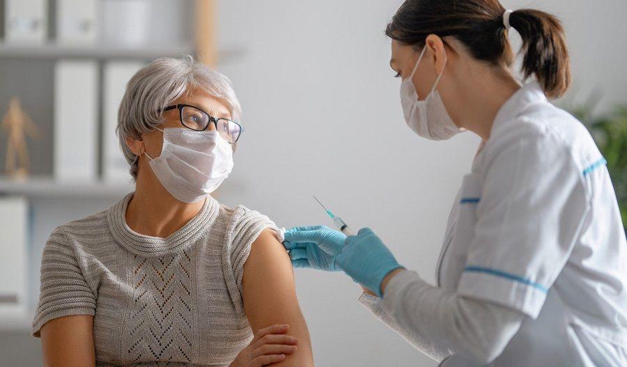 Covid-19: Confirman que los refuerzos de las vacunas ARN mensajero prolongan la protección