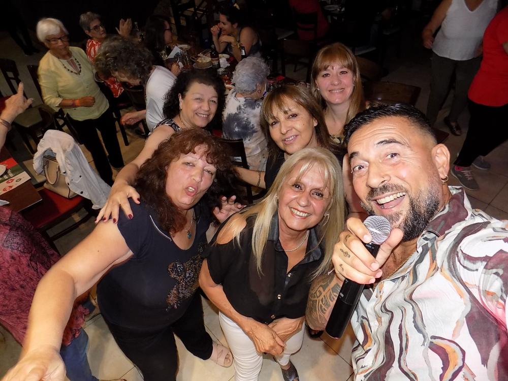 FOTOS SHOW GUSTAVO SANTILLAN EN ¨MANU´S¨