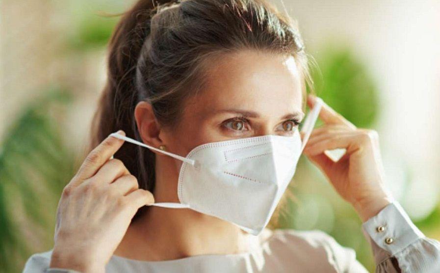 COVID-19: Novedades de la OMS sobre el uso de mascarillas, tratamientos y atención a los enfermos