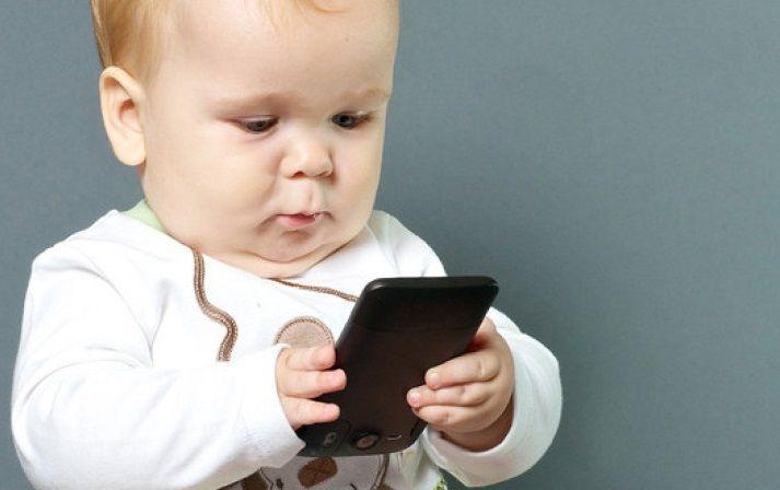 Celulares y bebés: la distracción de hoy, el problema de mañana