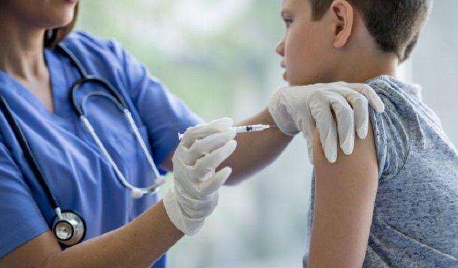 Piden completar el calendario de vacunas antes del retorno a clases