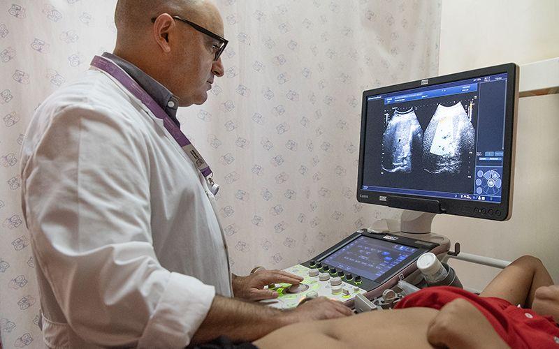 El Garrahan implementó un novedoso estudio no invasivo para la detección del hígado graso en niños y adolescentes