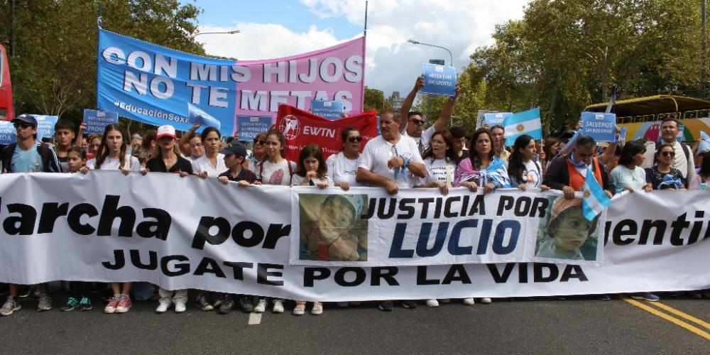 LA ARGENTINA SIGUE MARCHANDO POR LA VIDA