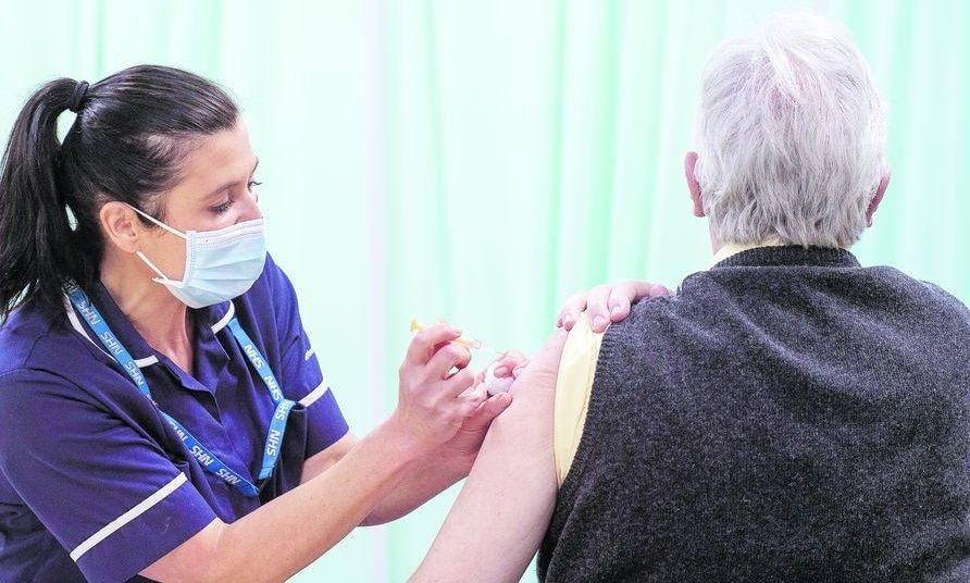 Salud actualiza las recomendaciones para la vacunación de refuerzo contra COVID-19