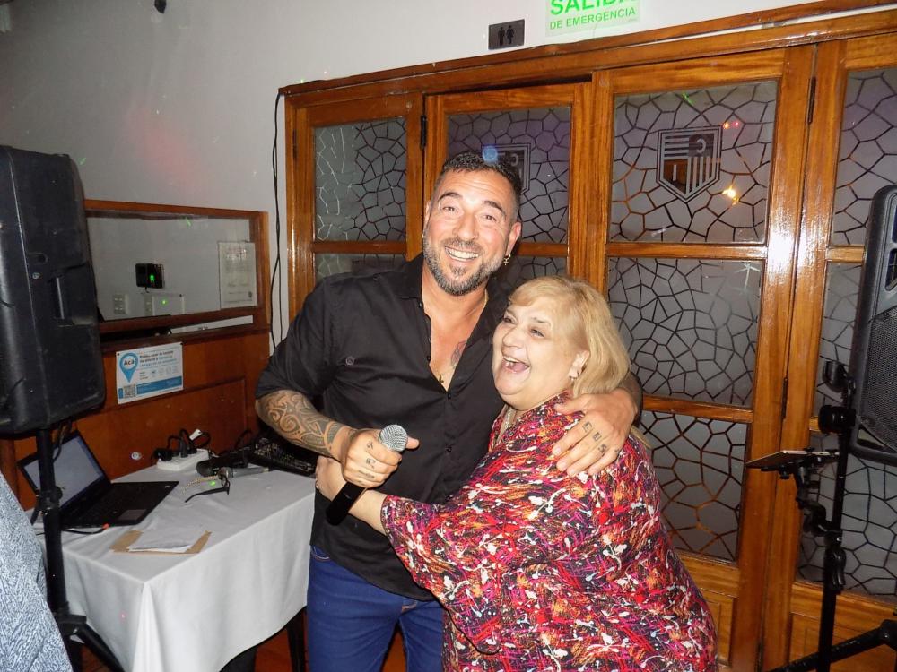 FOTOS SHOW GUSTAVO SANTILLAN EN ¨VIVANCO¨