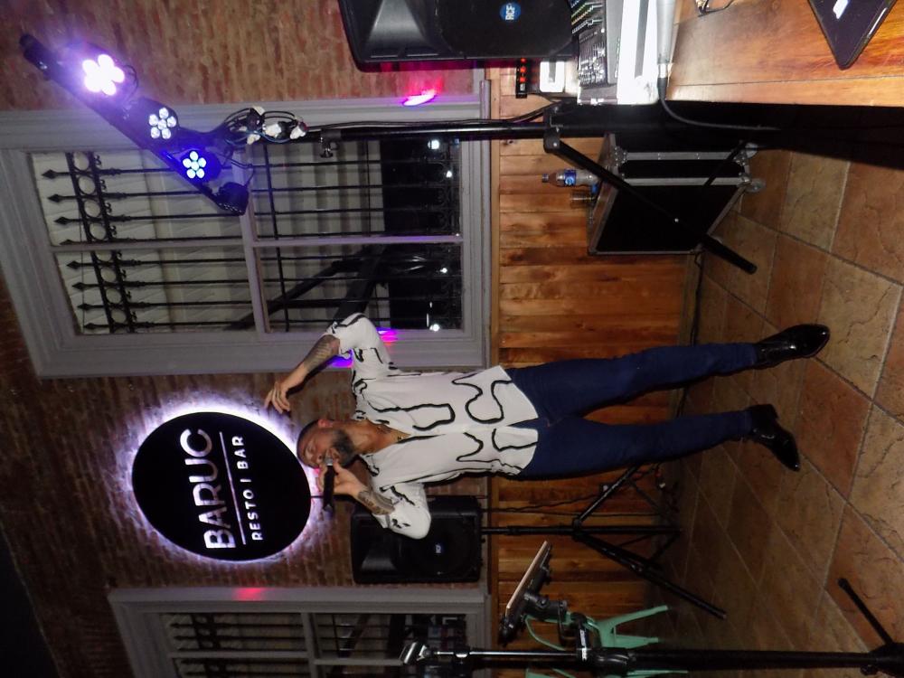 FOTOS SHOW GUSTAVO SANTILLAN VARIADAS