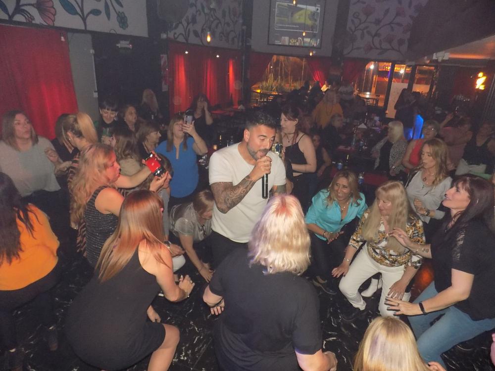 FOTOS SHOW GUSTAVO SANTILLAN EN ¨MALEVO¨ LLENO TOTAL.