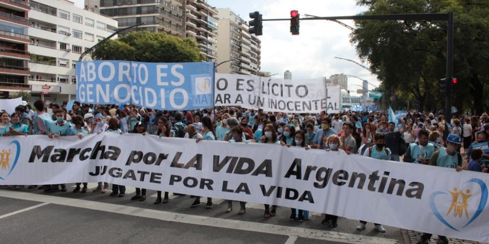 LA ARGENTINA VUELVE A MARCHAR POR LA VIDA