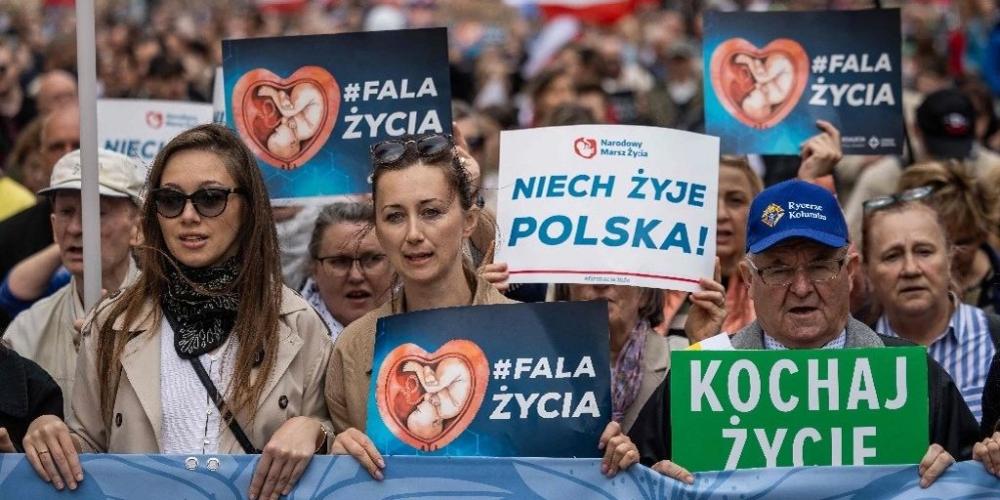 POLONIA: UN PROYECTO QUE PERMITIRÍA ABORTAR HASTA EL NACIMIENTO