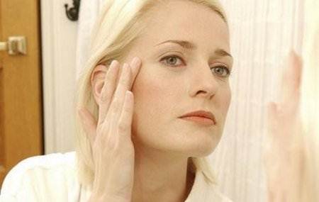 ¿Sabías que las mujeres viven más, pero también envejecen más rápido?