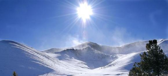 ¿Sabías que las quemaduras en la nieve son más peligrosas que las de la playa?