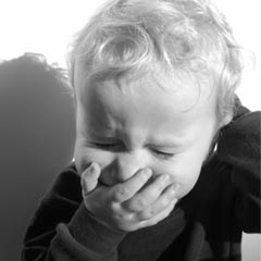 ¿Podemos estornudar con los ojos abiertos?