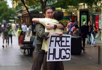 La campaña “Abrazos Gratis” se topa con la frialdad china