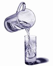 ¿Es peligroso tomar demasiada agua?