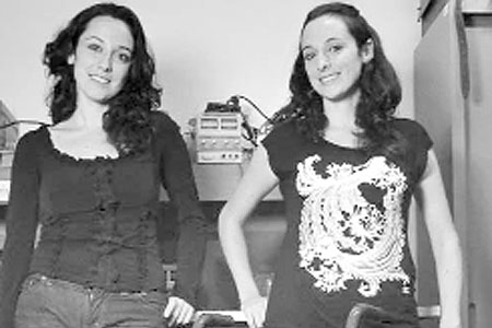 Dos ingenieras biomédicas Argentinas desarrollan silla de ruedas que se dirige con gestos