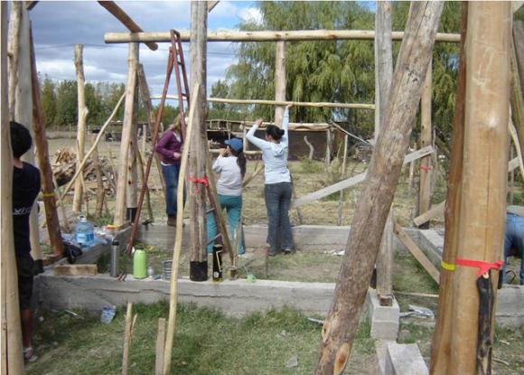 Construyen en Argentina viviendas rurales con métodos de bioconstrucción