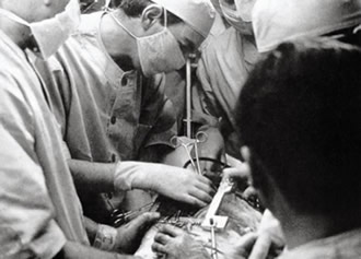 3 de diciembre de 1967, se realiza el primer transplante de corazón en la historia de la cirugía
