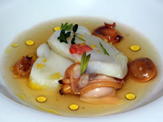 Halla una perla en su plato de almejas que le costo 10 dólares y puede hacerse millonario