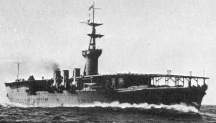 ¿Cuándo fue construido el primer portaaviones?