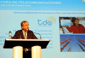 Se utilizarán fondos privados para llevar Internet a escuelas y bibliotecas