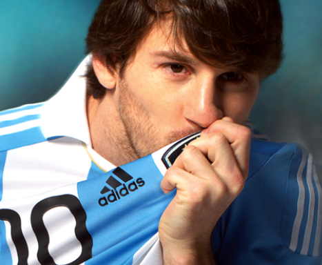 Messi con la nueva camiseta de la Selección para la copa América