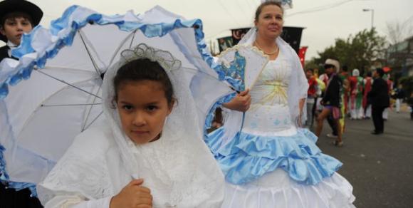 Revolución de Mayo: patriotas unidos y mujeres resueltas